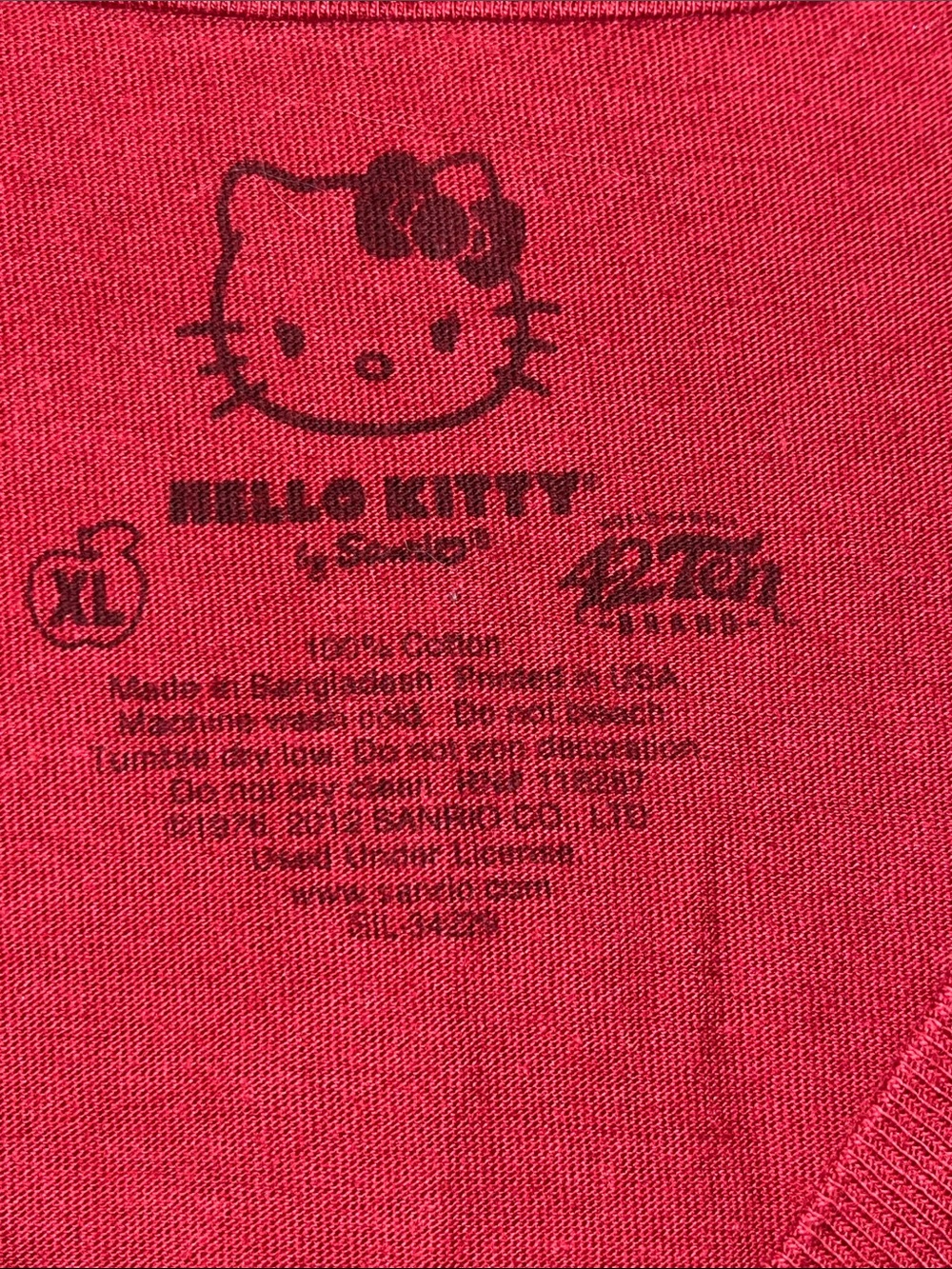 Hello Kitty Hello Roll Tide Red V-Neck Tee - Picture 3 of 3